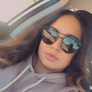 Meet your Posher, Vanessa